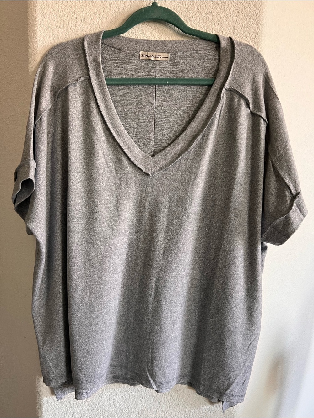 Zenana Outfitters Gray V-Neck Short Sleeve Tee